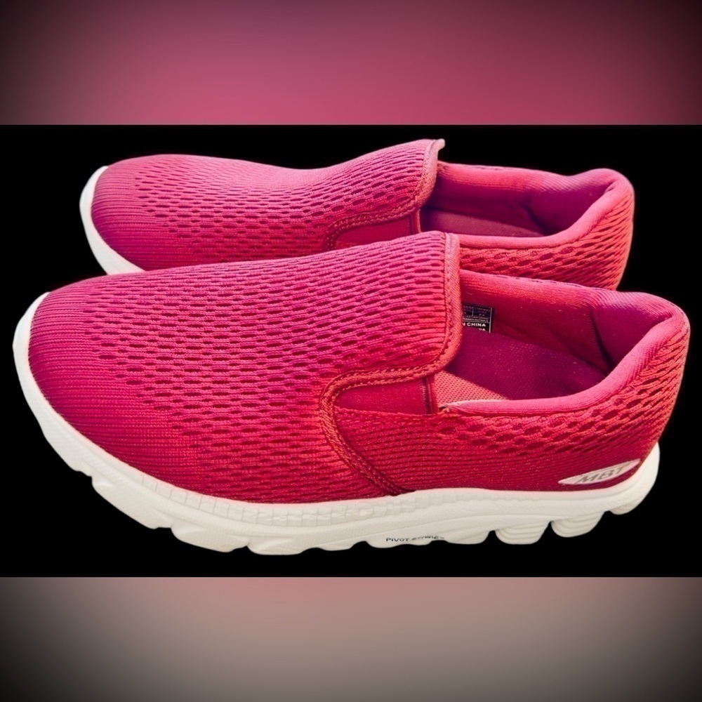 MBT | Speed 17 Running Slip-Ons (7) | Wine